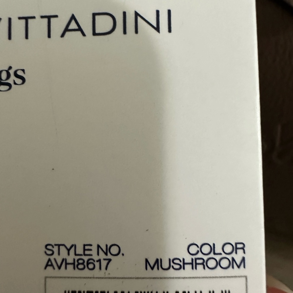 ADRIENNE VITTADINI Tote
With Detachable Pouch Color Mushroom NEW - Picture 12 of 12